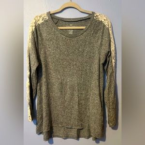 Beautiful American Eagle Sweater 🌸